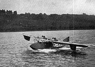 A plane landing on water

AI-generated content may be incorrect.