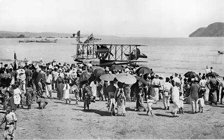 A group of people walking on a beach

AI-generated content may be incorrect.