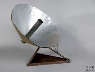 B1431 Solar heater model, wood / metal / felt, made by Lawrence Hargrave, Woollahra Point, New South Wales, Australia, 1907-1912