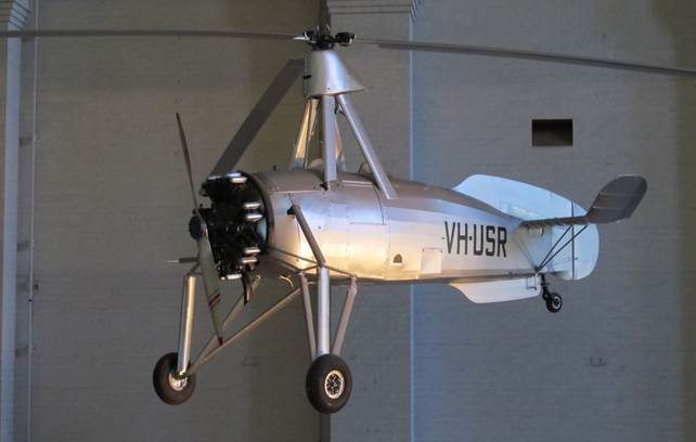 B2361 Aircraft, full-size, Autogiro, Cierva C.30A, VH-USR, timber/steel/fabric, built under licence from Cierva Autogiro Company by A.V. Roe & Co Ltd (Avro), Newton Heath, Manchester, England, 1934, owned in Australia by Andrew Thyne Reid. Click to enlarge.