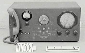 K1033 Transceiver and speaker, Flying Doctor Service, designed by A.H. Traeger, made under licence by Philips Lamps Australia Ltd, c. 1948. Click to enlarge.